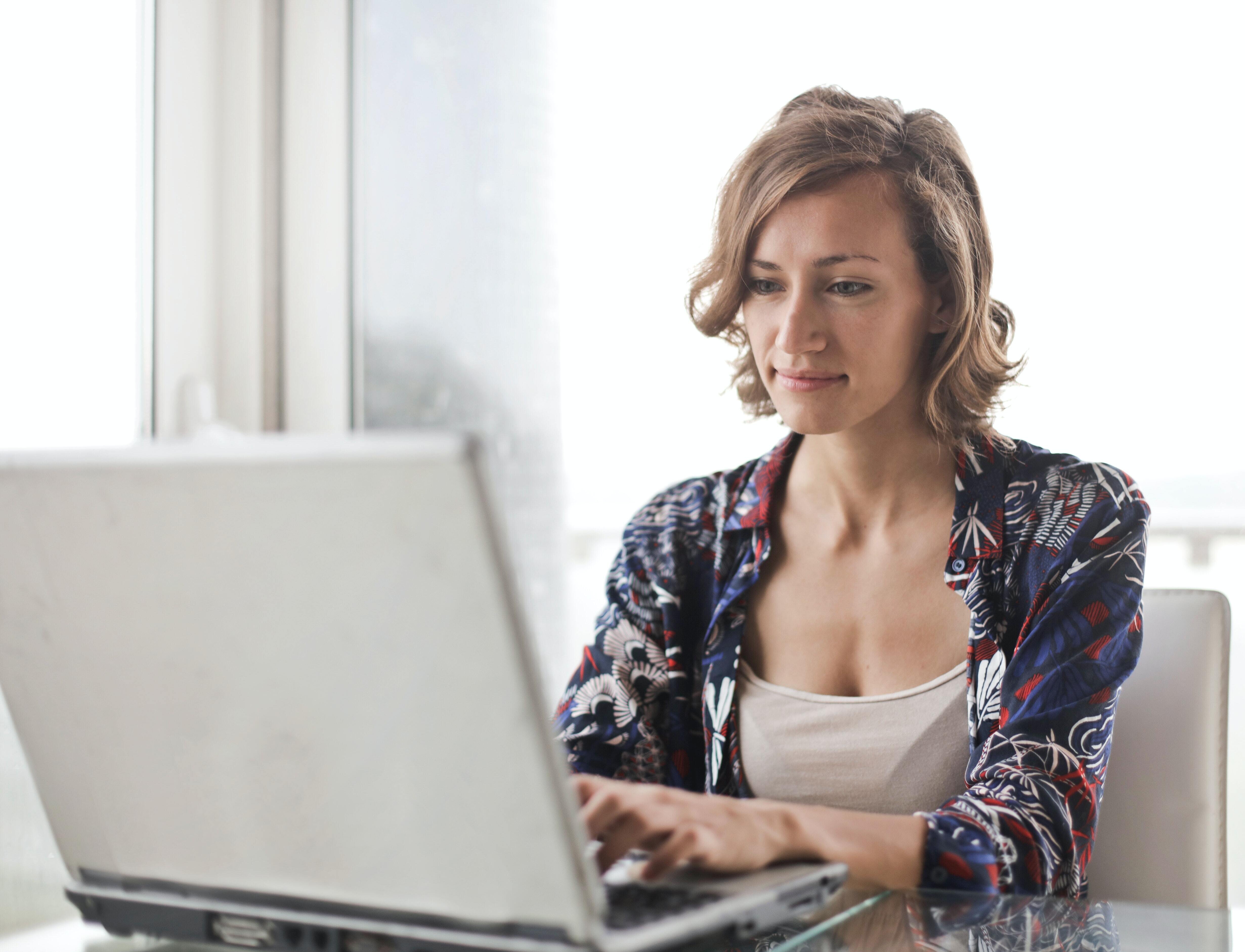 Ataxia Counselling A man sat in his wheelchair with a laptop in front of him. He has had a accident which has resulted to him having spinal cord injury counselling